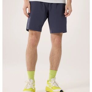 A6-02 NWT Mens Size M Arc’teryx Incendo Short 9"  Black Sapphire